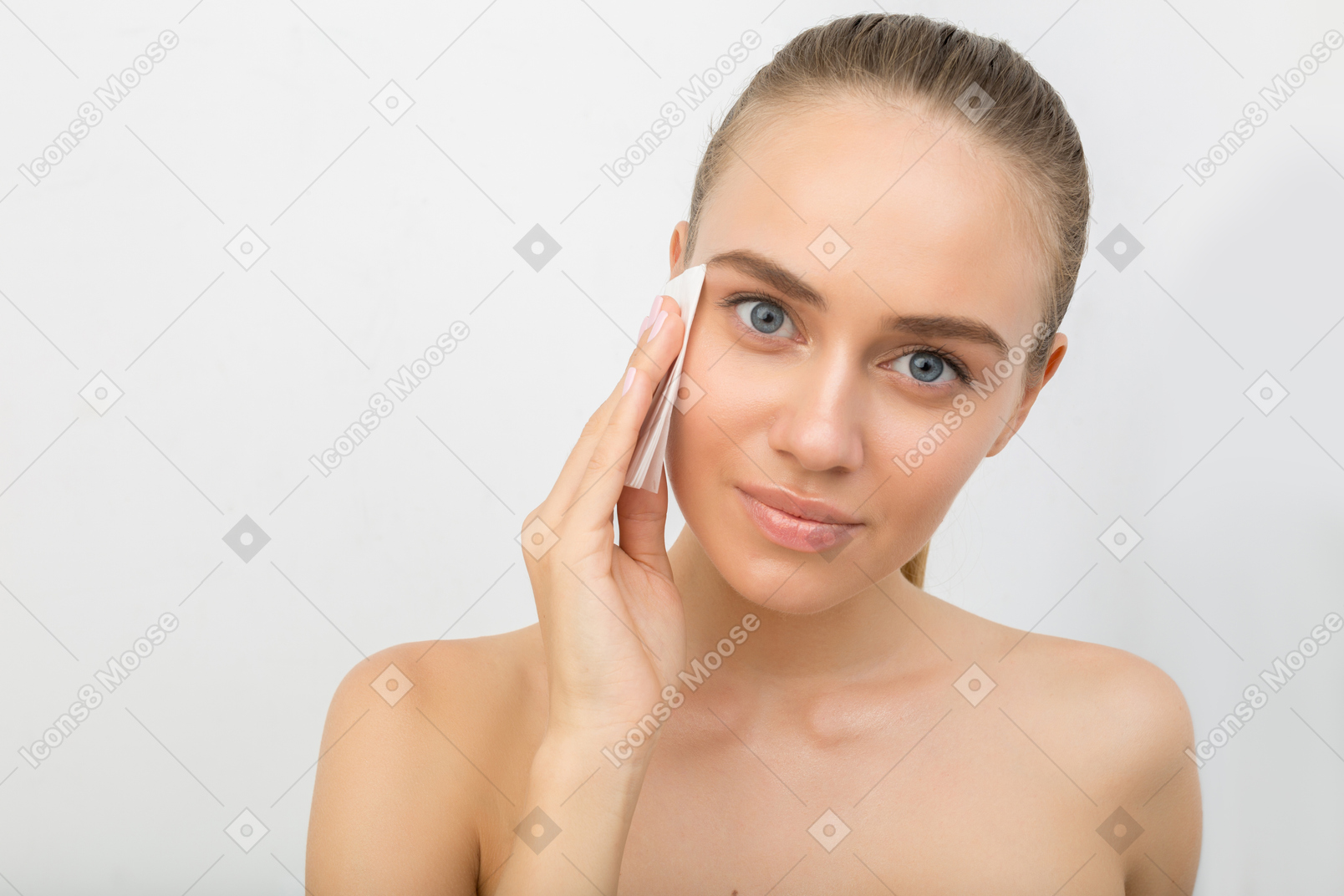 Чистка кожи от дневного макияжа