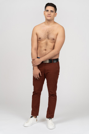Front view of a shirtless latino man