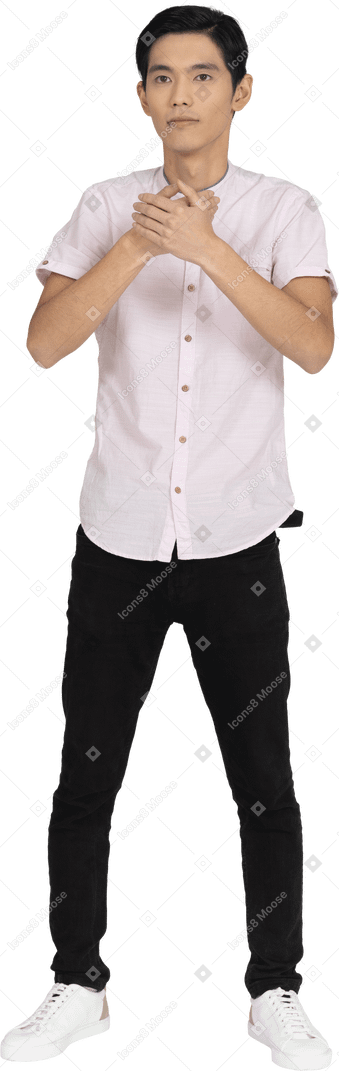 Homme en tenue décontractée debout