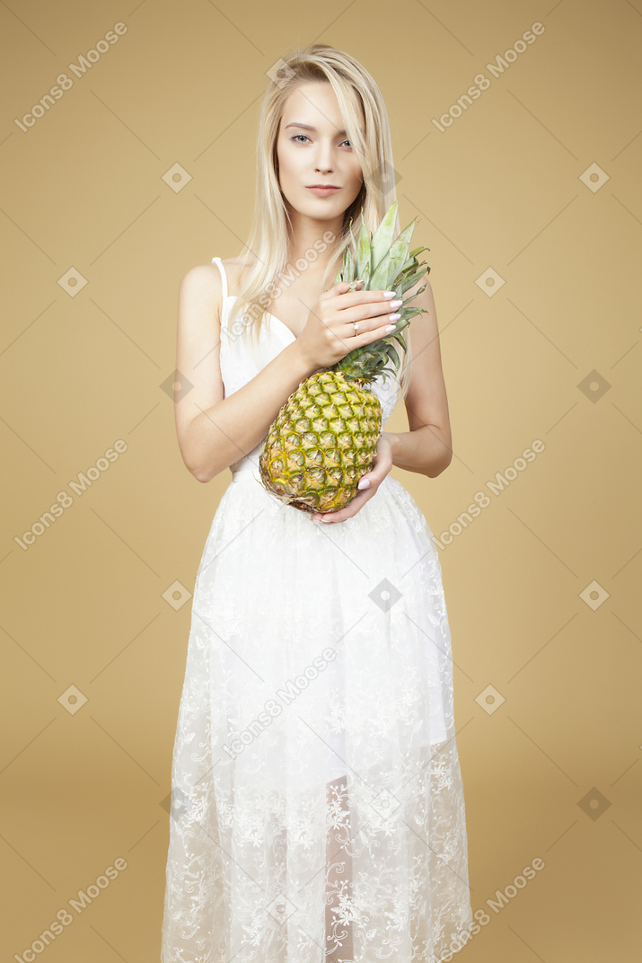 Ananas는 달콤한 결혼식 치료에도 좋습니다.