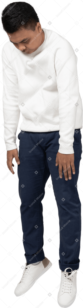 穿着休闲服跳的人