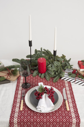 Tous ensemble et prêt à avoir un dîner de noël