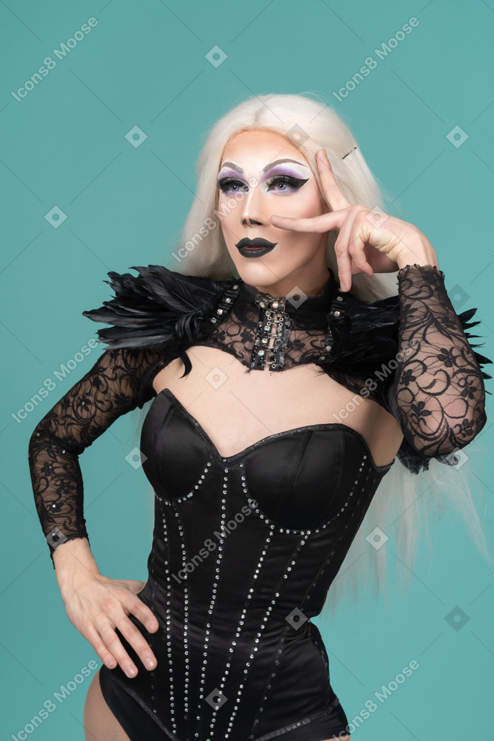 Dragqueen leaning face on fingers