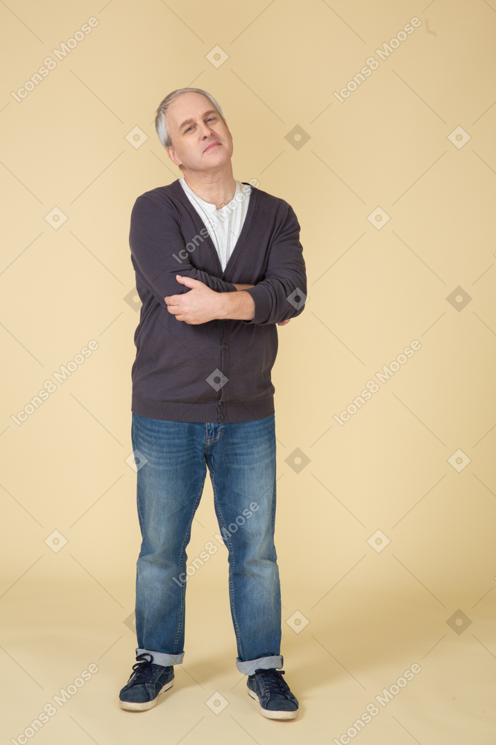 Man in casual clothes standing