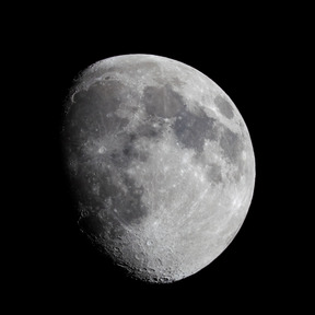 Luna en el espacio