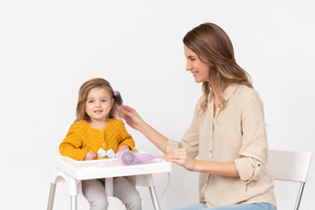 Pas mal, juste en peignant soigneusement les cheveux mèche par mèche