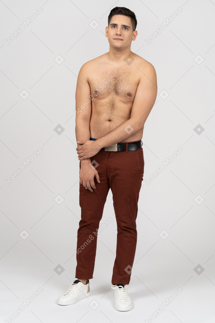 Front view of a shirtless latino man