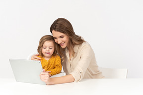 Explorer le monde numérique avec maman