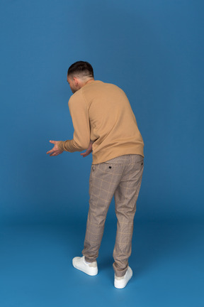 Young man talking to a short opponent