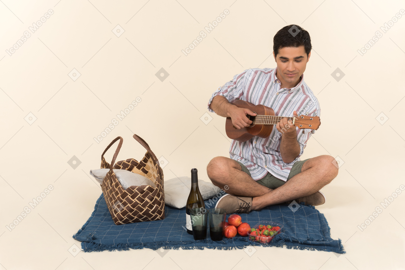 一个男人玩夏威夷四弦琴