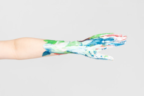 Mão feminina pintada