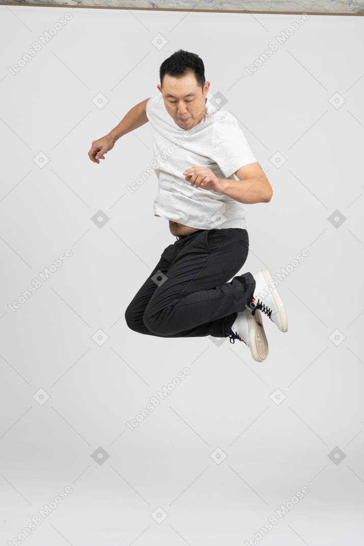 Прыгающий человек