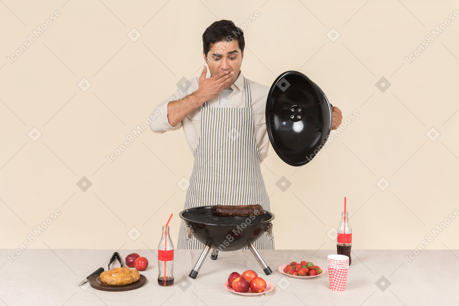 Ansimando giovane uomo caucasico preparando un barbecue