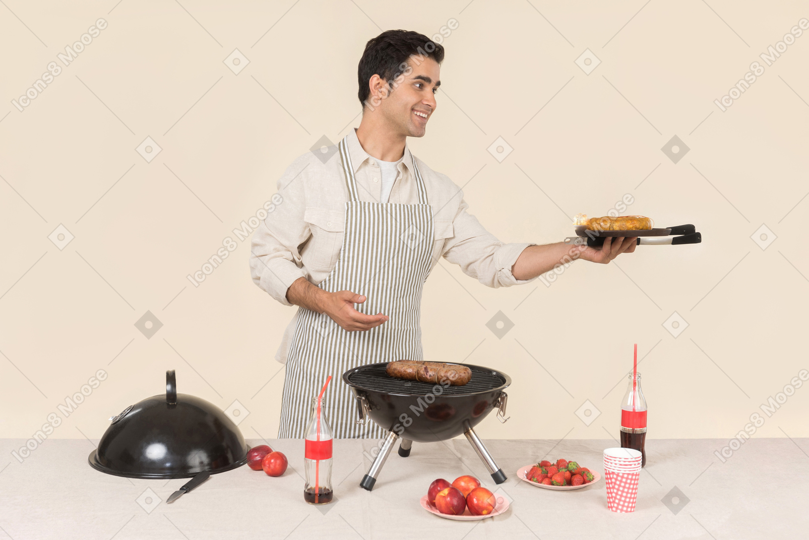 Giovane uomo caucasico preparazione barbecue