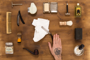 Holding sharp straight razor