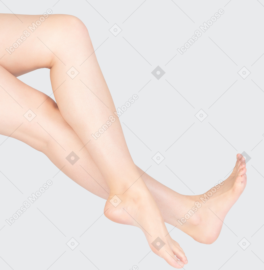 Primer plano de las piernas desnudas