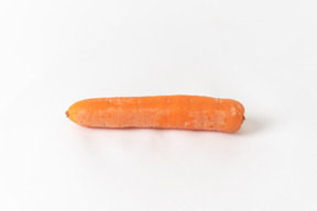 Zanahoria sobre un fondo blanco