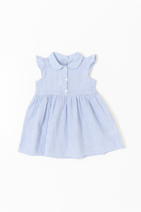 흰색 바탕에 꼬마 소녀의 파란 드레스