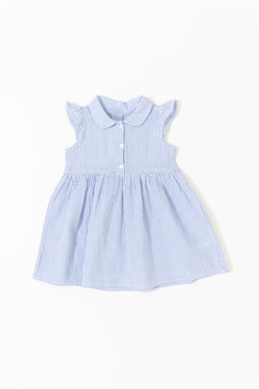 Vestito blu della ragazza del bambino su fondo bianco