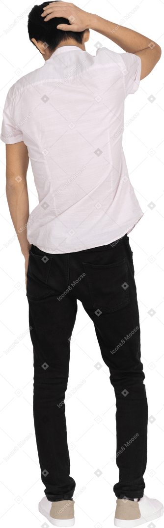 Homem em roupas casuais em pé
