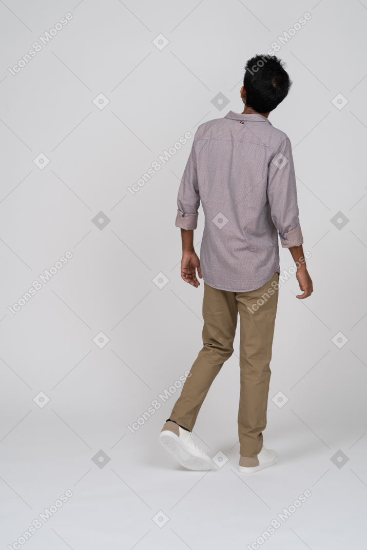 Man in casual clothes standing