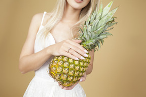 Bride holding a pineapple