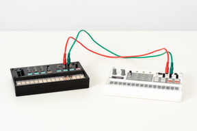 Fm synthesizers connected with wires