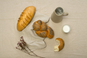 Beau petit déjeuner à la campagne