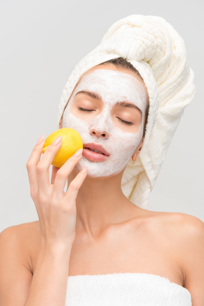 Using lemon benefits for making face skin look better