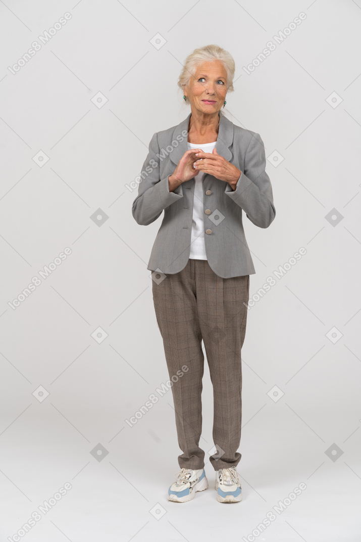 Vorderansicht einer alten dame im anzug