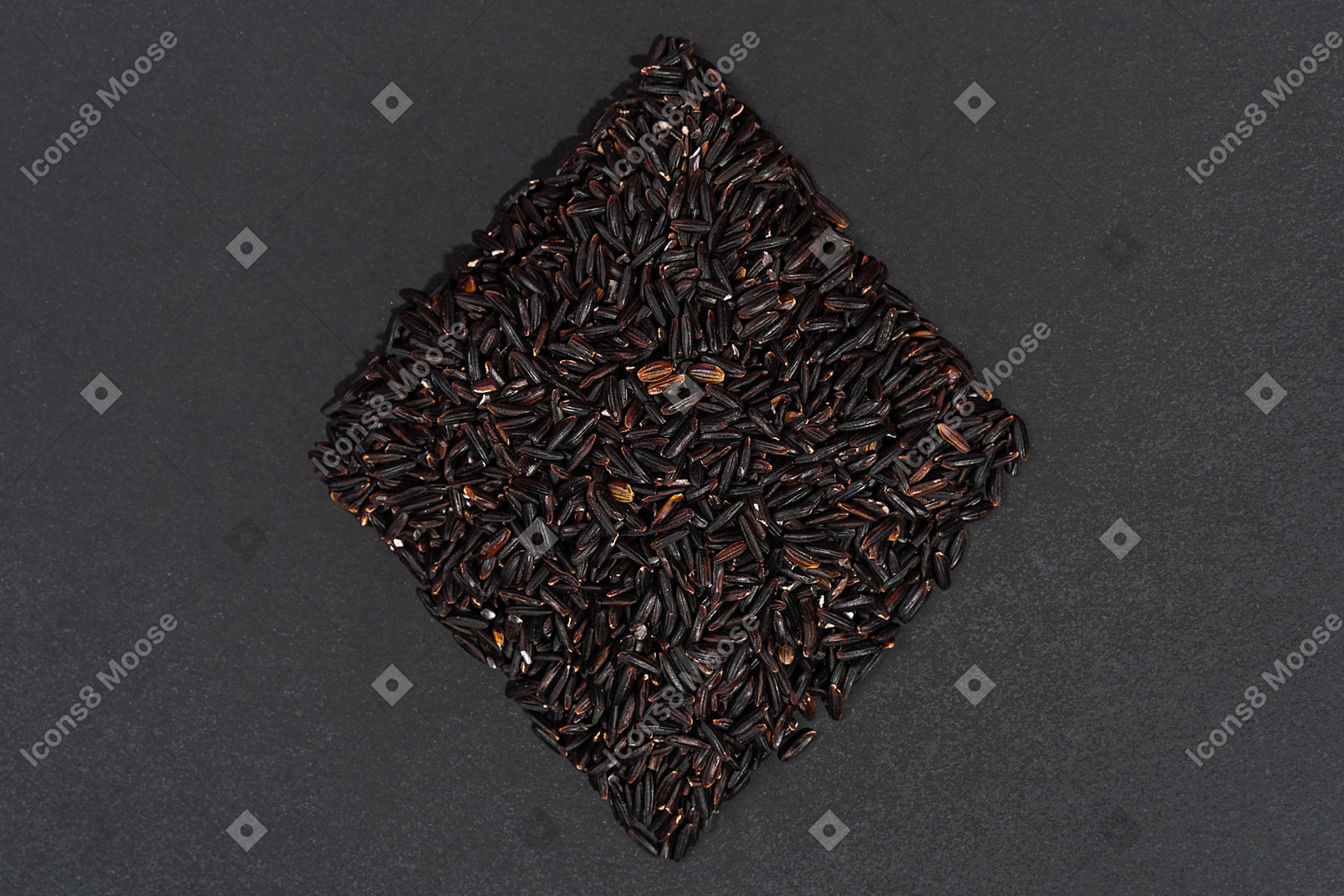 Arroz preto em forma de losango
