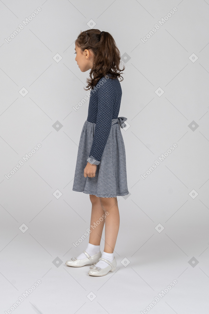 Three-quarter view of a girl looking to the side