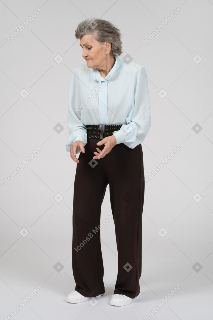 Front view of an old woman shrugging and gesturing