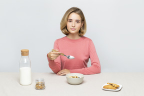 Kekse und müsli sind das perfekte frühstück