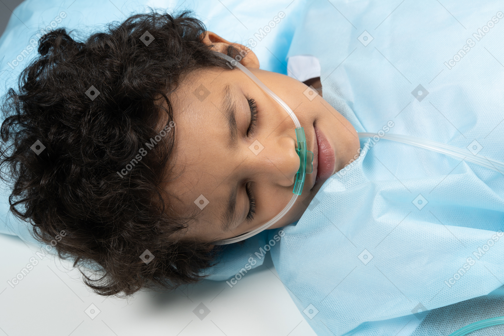Niño bajo anestesia