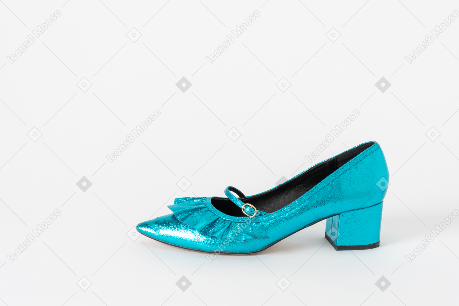 Une seule chaussure bleue