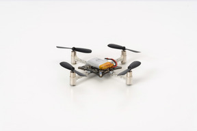 흰색 배경에 quadcopter