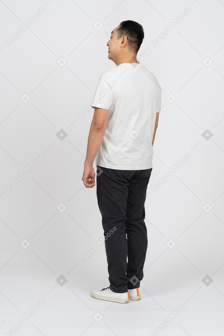 Three-quarter view of a man in casual clothes looking up