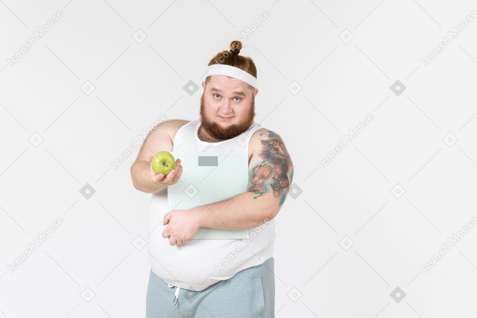 Big guy in sportswear holding scales and apple