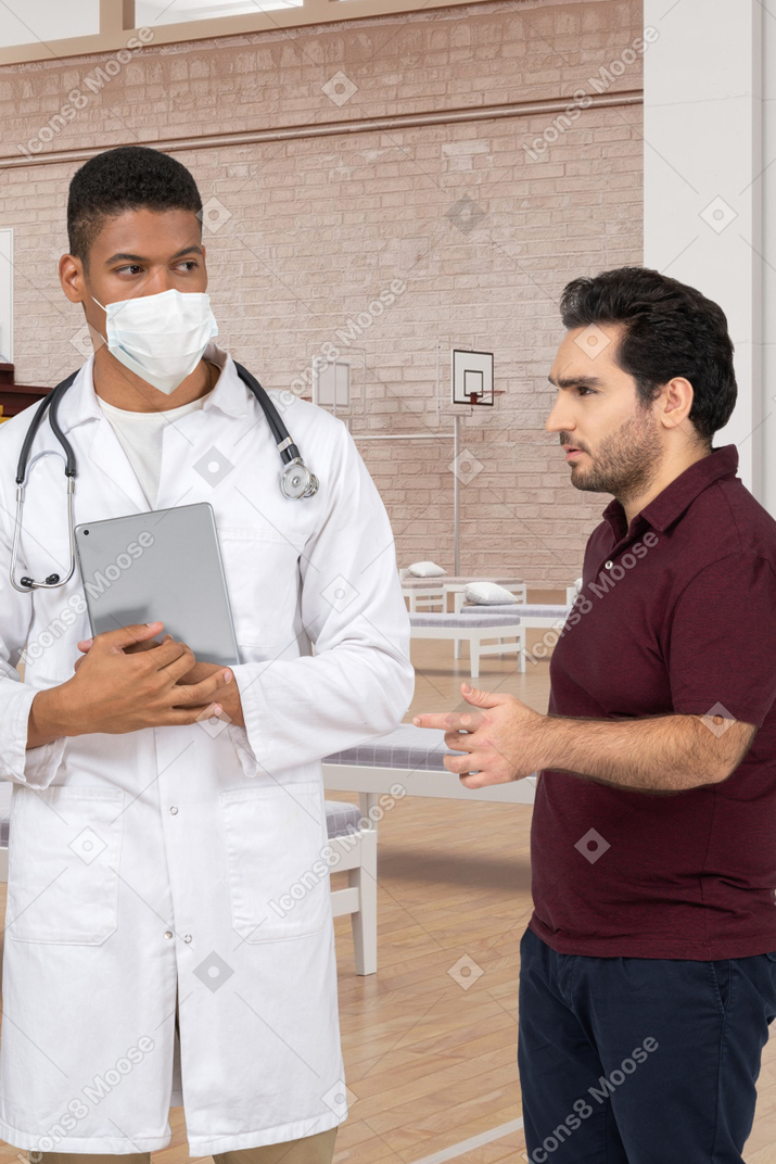 Doctor and patient looking at a computer
