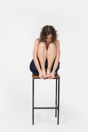 Déprimé, séance femme, sur, tabouret bar