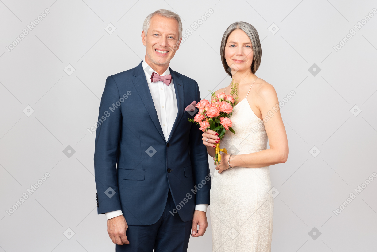 Hermosa pareja de mediana edad en el día de su boda.