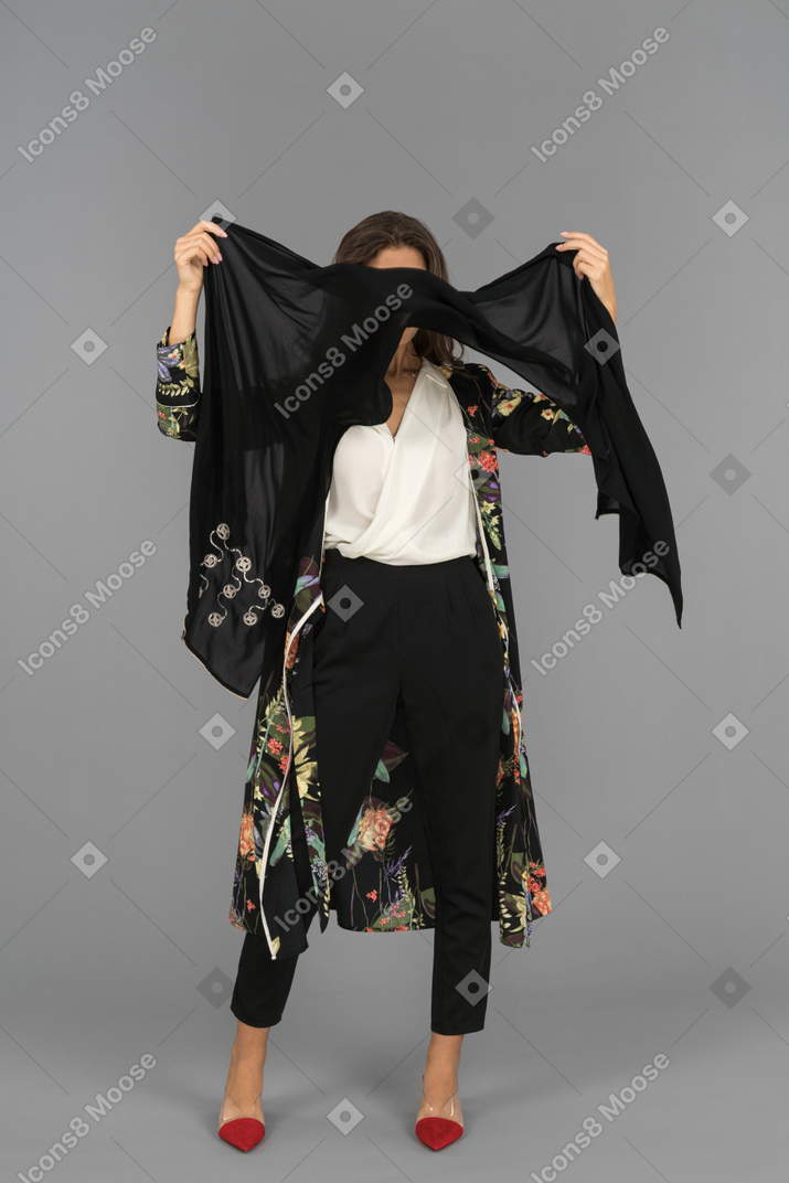 Mujer árabe vistiendo hijab