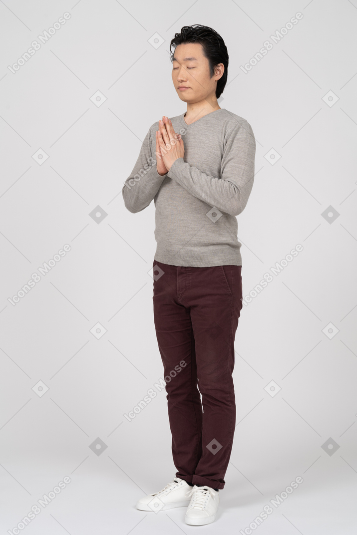 Man in casual clothes standing