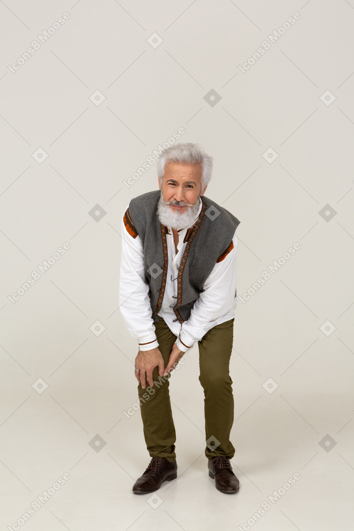 Man in casual clothes having knee pain