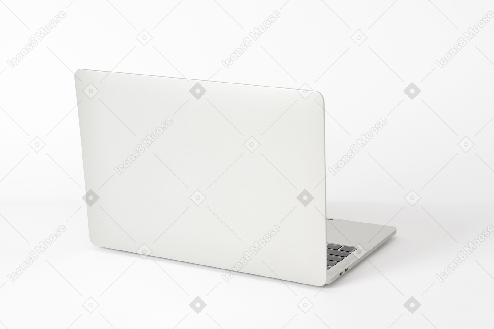 Computer portatile aperto su un tavolo