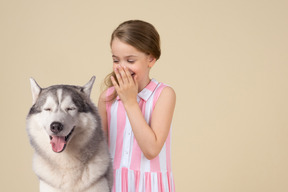 È così divertente giocare con il mio cane