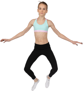 Вид в три четверти девушки-подростка в прыжках в спортивной одежде