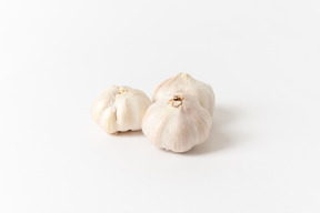 Do you know how to peel garlic quickly and easily?
