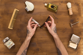 Holding sharp straight razor